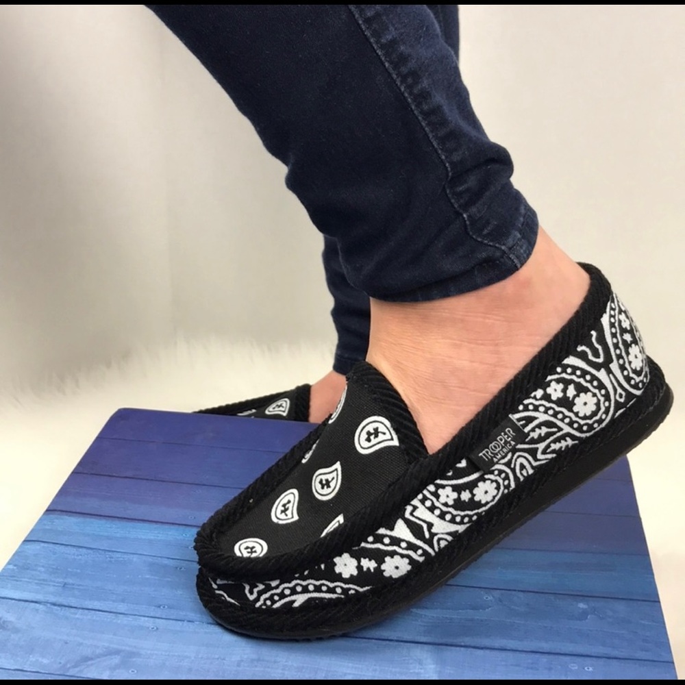 NWT Slippers Bandana Slip On Shoes Loafers Moccasins Men Unisex Gift